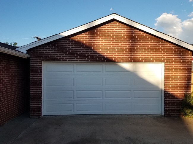 Building Photo - 32 N 9th Ave