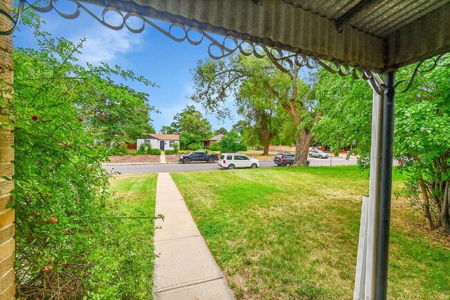 Building Photo - $2,695 - 3 Bed, 1 Bath Updated Home in Den...