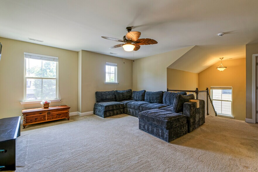 Building Photo - 1608 Cascade Falls Ln