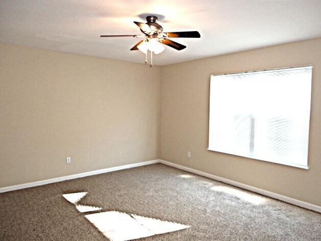 Building Photo - 322 Brookview Dr