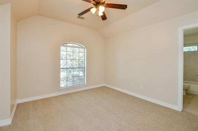 Building Photo - 5615 Bent Arbor Ln