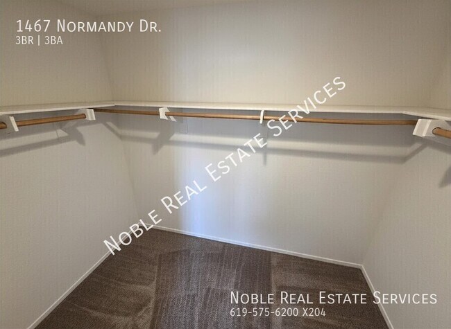 Building Photo - 1467 Normandy Dr