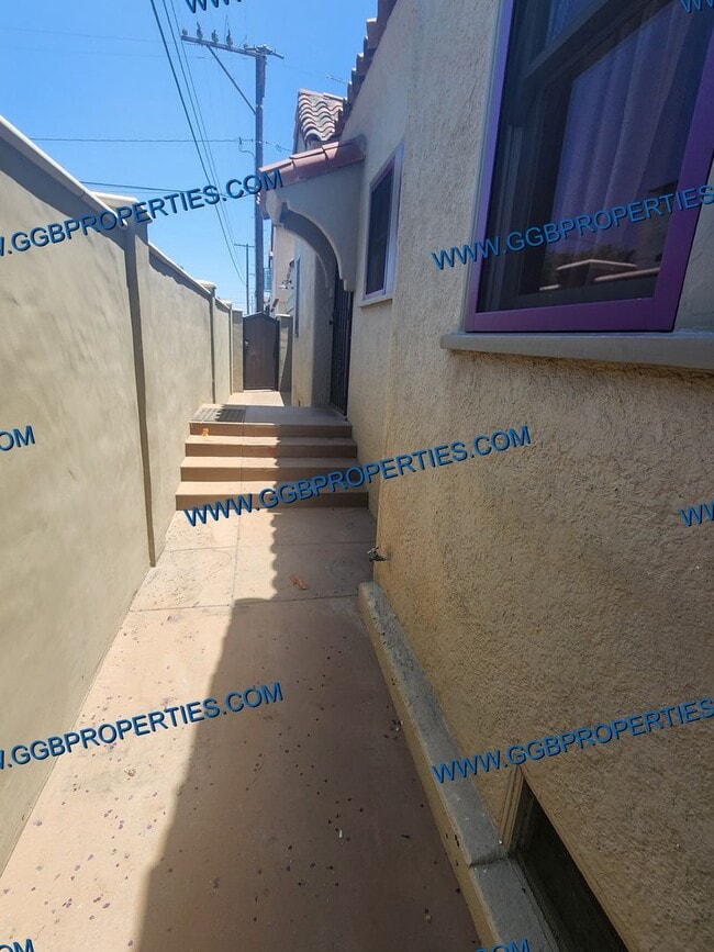 Building Photo - Come See this SAT! 06/27/26 - Live the Belmont Shore Lifestyle! Spanish 2 Bedroom / 1 Bath Home w...