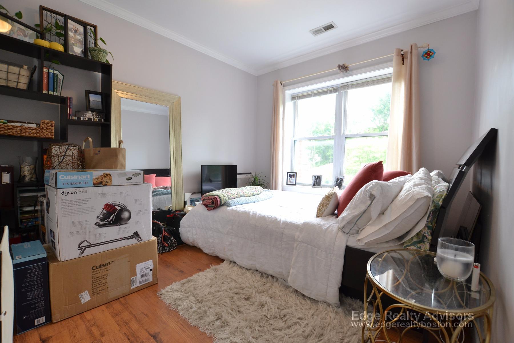 Building Photo - 120 Newton St