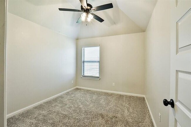 Building Photo - 9301 SW 44th Terrace