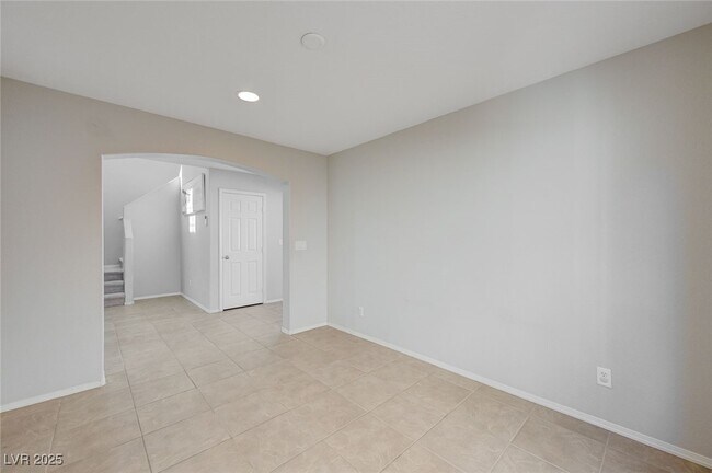 Building Photo - 2586 Begonia Valley Ave