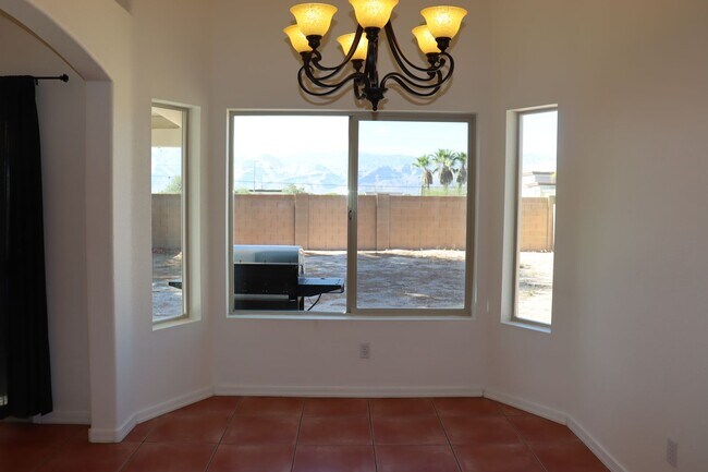 Building Photo - East Side 3 Bed 2 Bath Energy Efficient Pulte Home