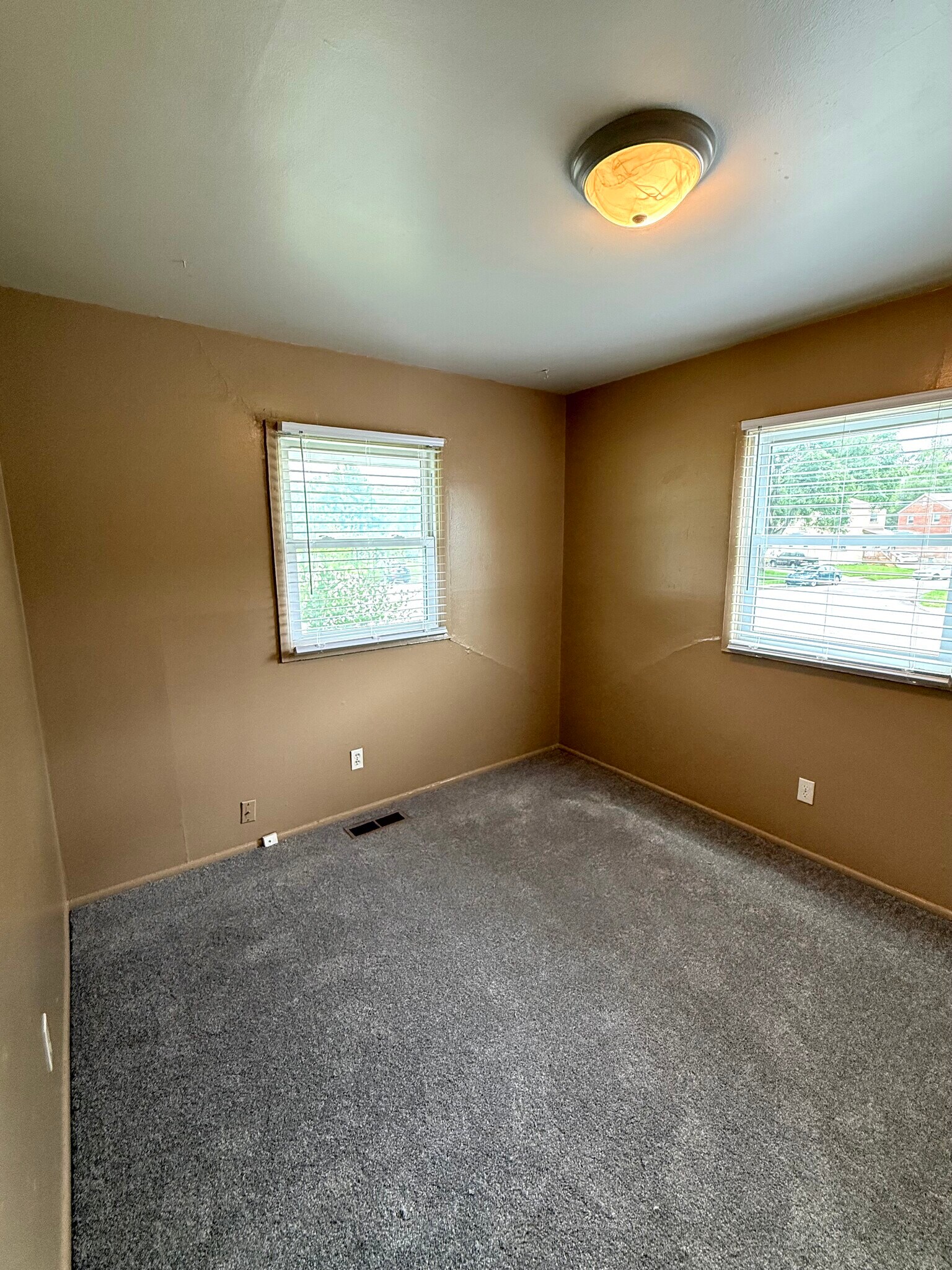 Building Photo - 401 Morris Dr