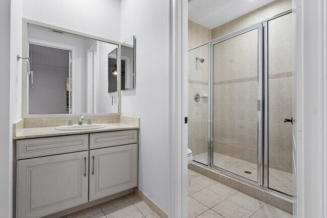 Building Photo - 8971 Stone Pier Dr