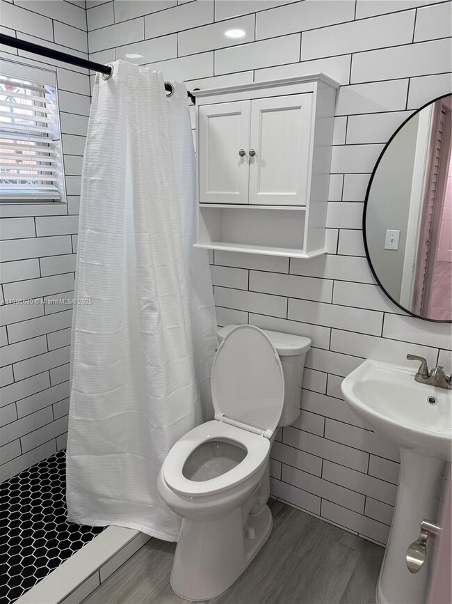 Building Photo - 4440 SW 1st St