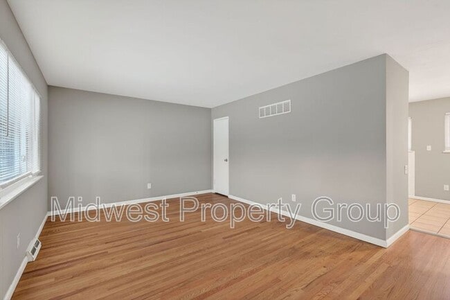 Building Photo - 2365 Dove Dr