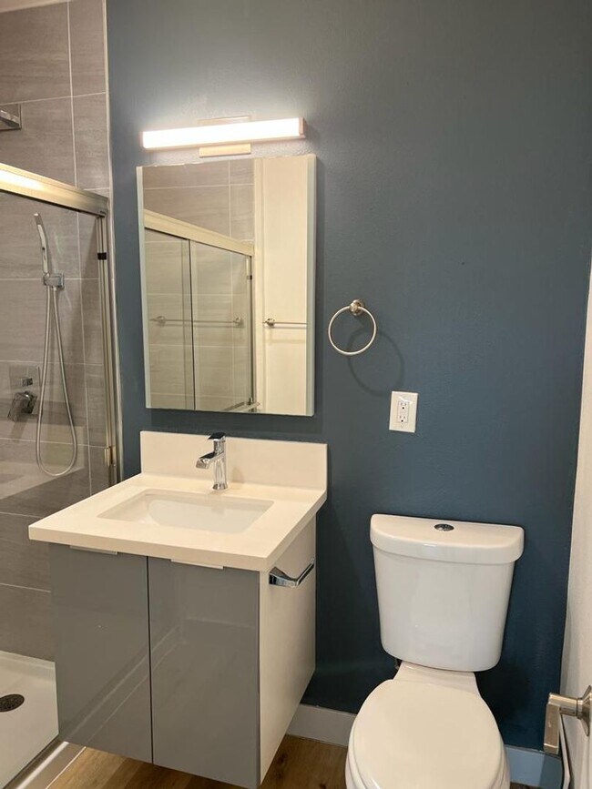 Building Photo - 1b Apartment in Belmont Shore across from ...