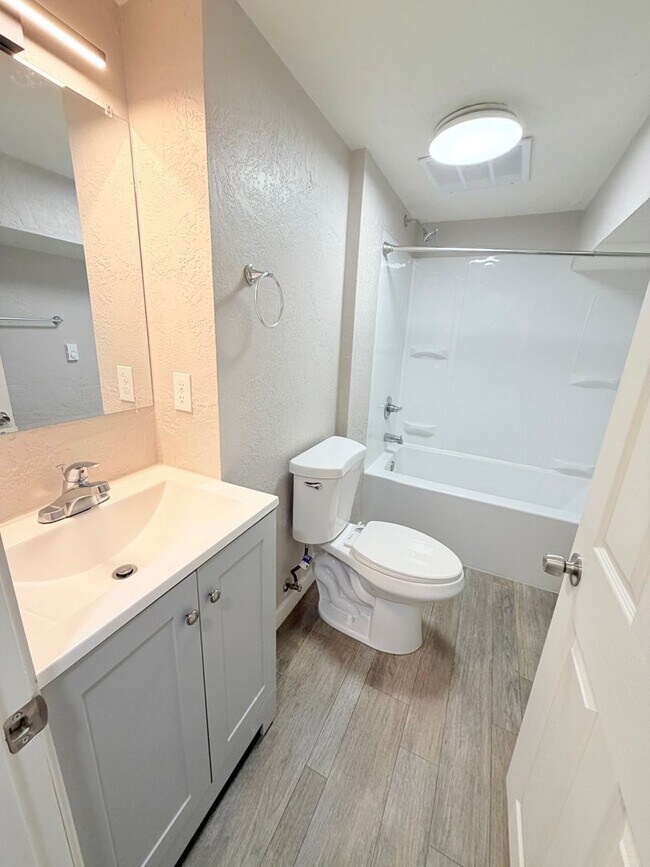 Building Photo - 921 4th Ave N