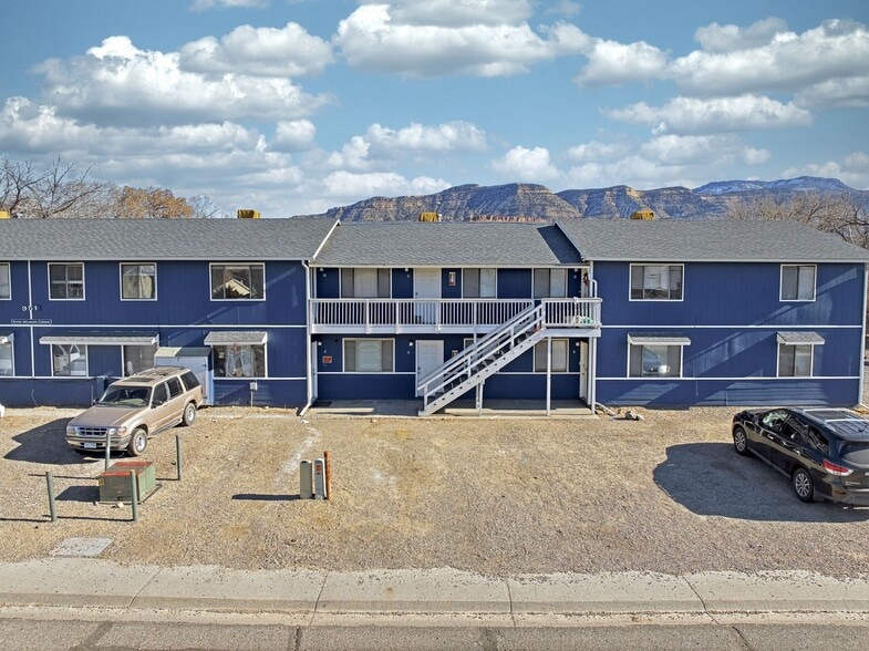 Building Photo - 939-951 Iowa Ave
