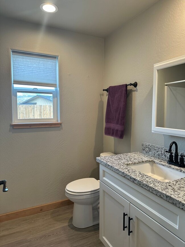 Building Photo - Beautiful 3BR/2BA Two-Story Home with Gara...