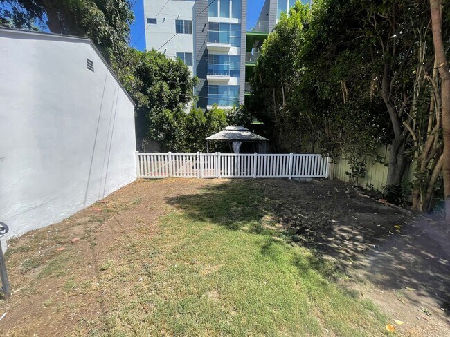 Building Photo - 4132 Vantage Ave
