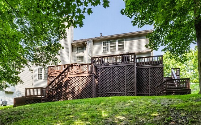 Building Photo - Spacious 5-Bed Home with In-Law Suite, Fin...
