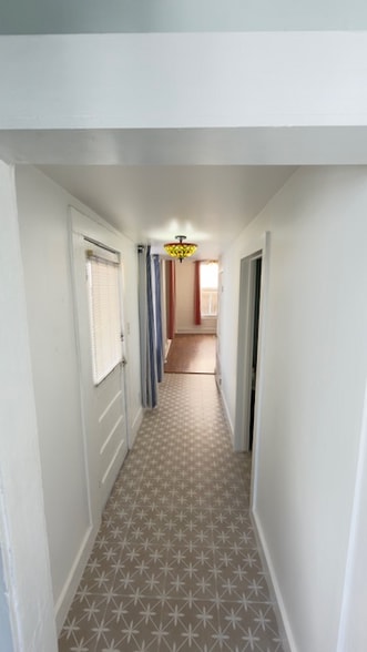 Building Photo - 900 Sabine St