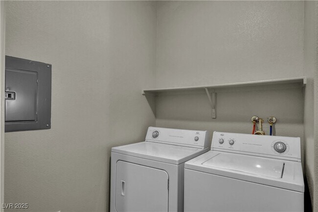 Building Photo - 2052 Jade Creek St