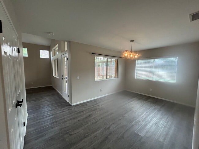 Building Photo - Remodeled Home for Rent in Corona – Sunroo...