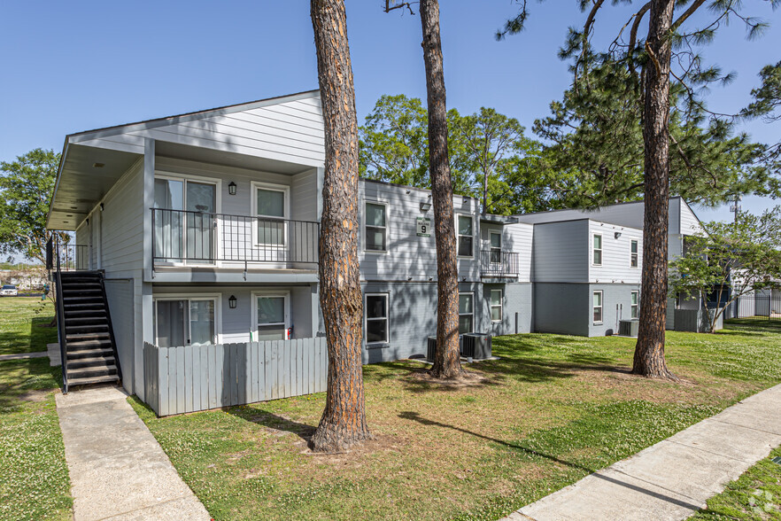 Primary Photo - Chestnut Ridge Apartments