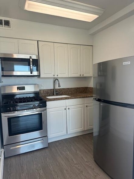 Interior Photo - Long Beach Terraces
