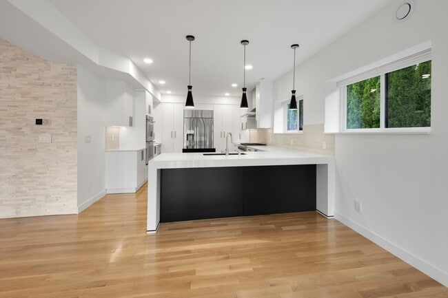 Building Photo - 6402 106th Ave NE