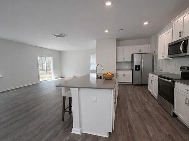 Building Photo - 1302 Falls of Hickory