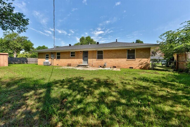 Building Photo - 1510 Melrose Dr