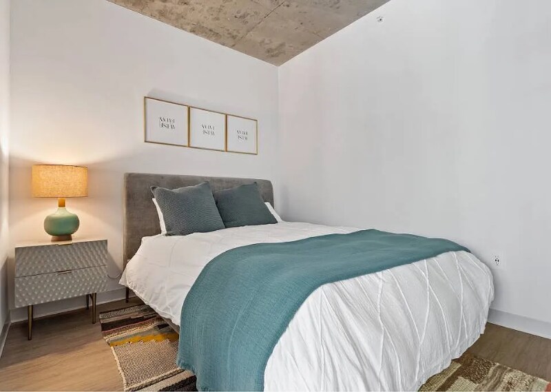 Building Photo - 4577 N Sheridan Rd