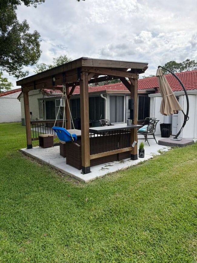 Building Photo - 10137 Donhill Ct