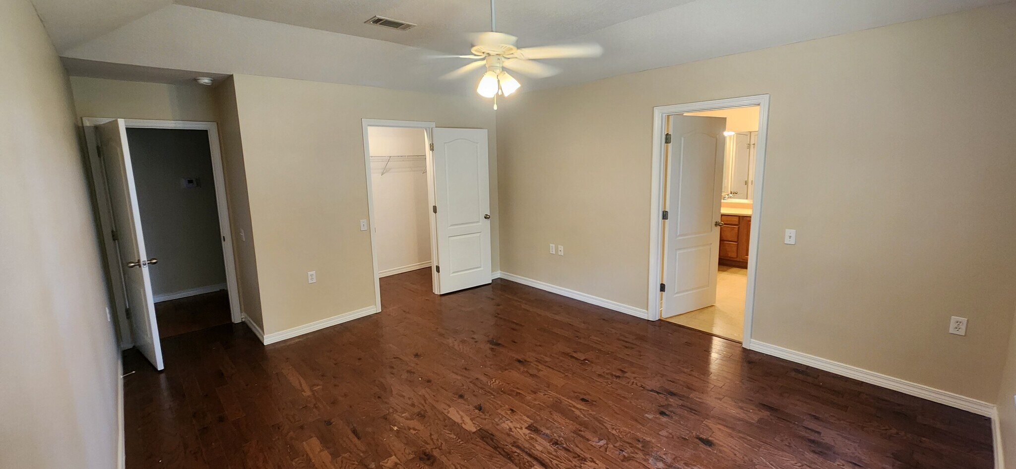 Building Photo - 2318 Tall Oak Dr