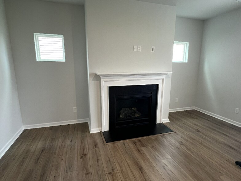 Building Photo - 5303 Spicewood Lk Dr