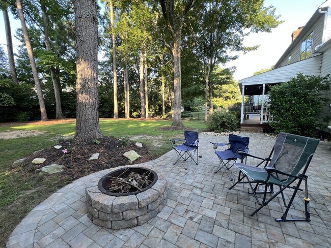 Building Photo - Beautifully Remodeled Colonial in James La...