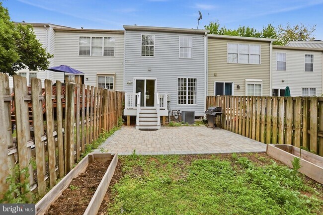 Building Photo - 346 Stable View Terrace NE