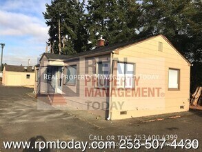 Building Photo - 8420 1/2 South Tacoma Way-5