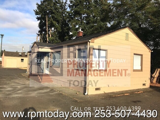 Primary Photo - 8420 1/2 South Tacoma Way-5