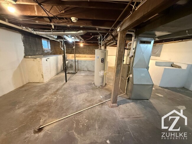 Building Photo - 201 N Pine St