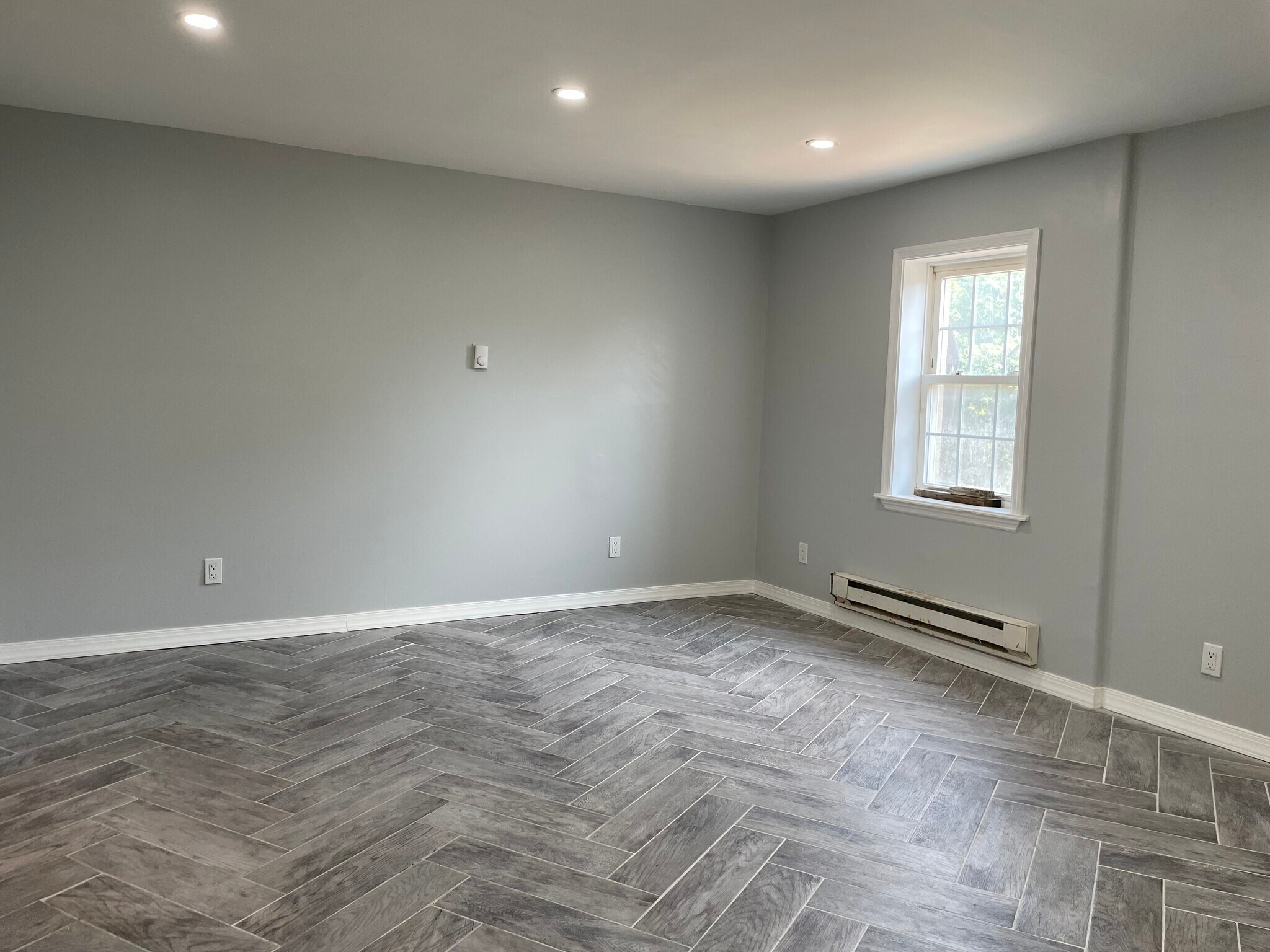 Building Photo - 155 W Main St