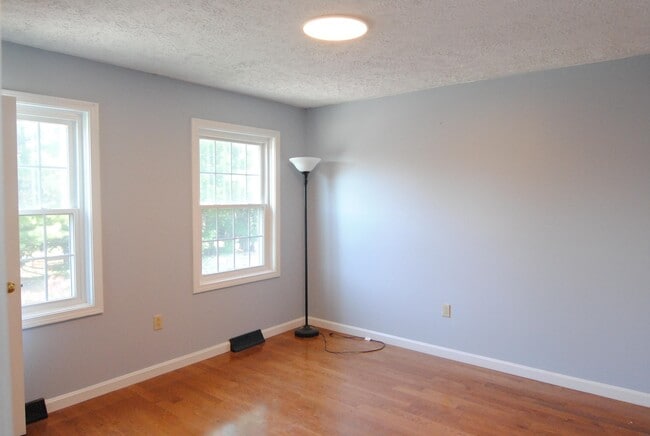 Building Photo - 25 Cadogan Way