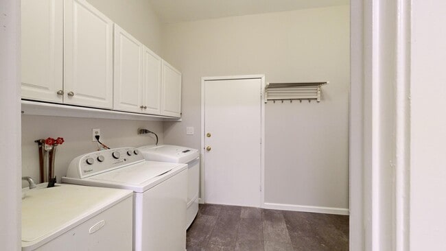Building Photo - 773 Peninsula Ct