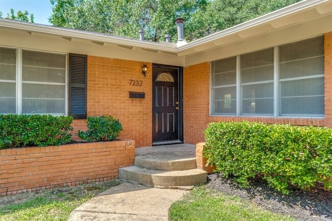 Building Photo - 7232 Syracuse Dr