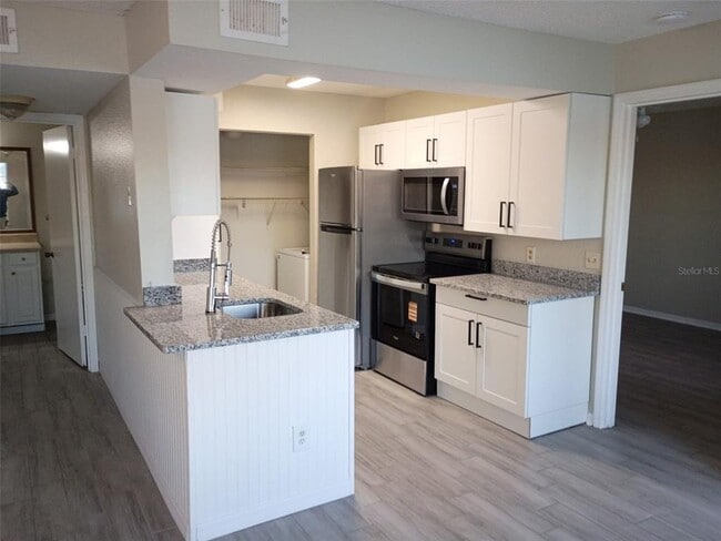 Building Photo - 1037 S Hiawassee Rd