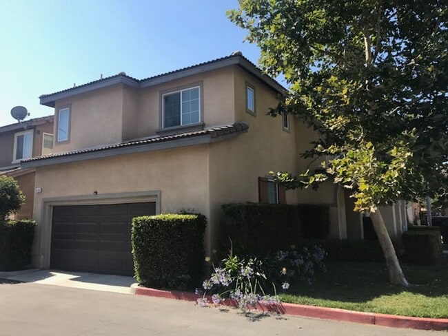 Building Photo - ***OPEN HOUSE 2/15/2026 11am-12pm ***Ready Now! 4bed 3bath