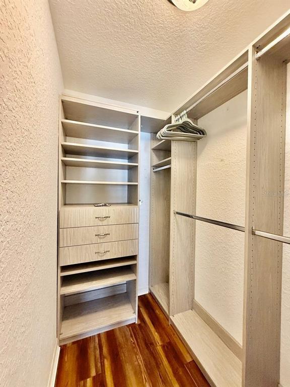 Building Photo - 704 Lyndhurst St