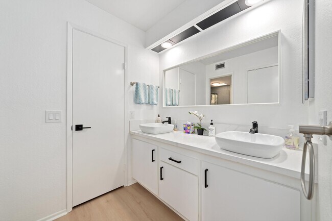 Building Photo - 73947 Saquaro Ct