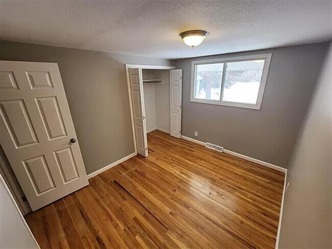 Building Photo - Circle Dr,Smart Home##