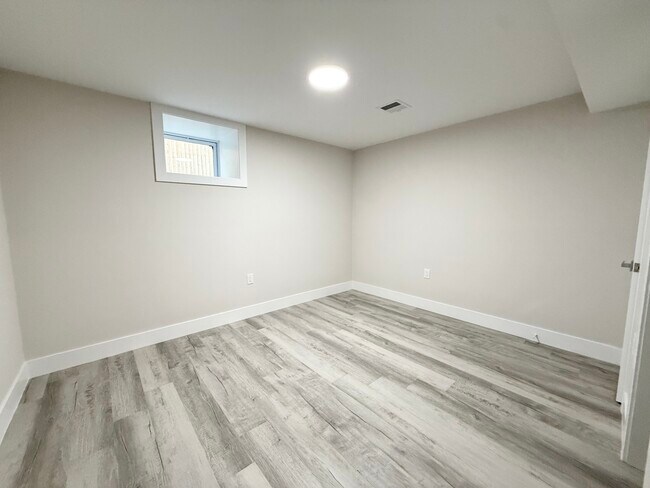 Building Photo - 10 Cawfield St