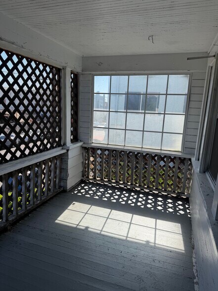 Building Photo - 833 W 42nd Pl