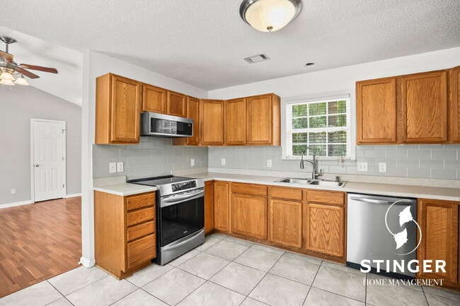 Building Photo - 2 Pelican Cir
